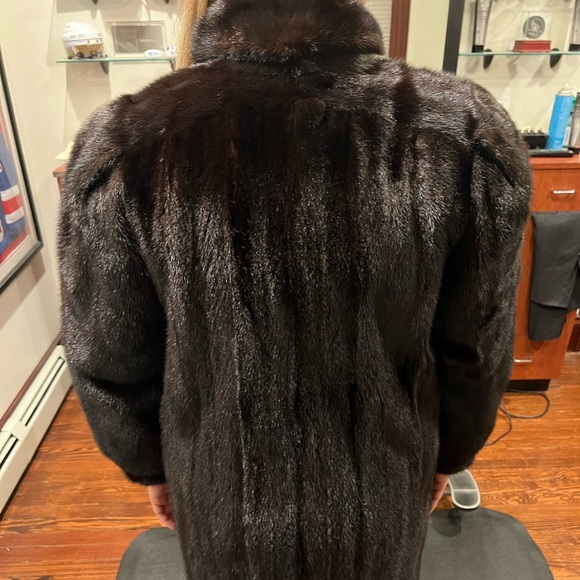 Classic full length black mink coat, excellent condition, 4 hook enclosures - Picture 3 of 11